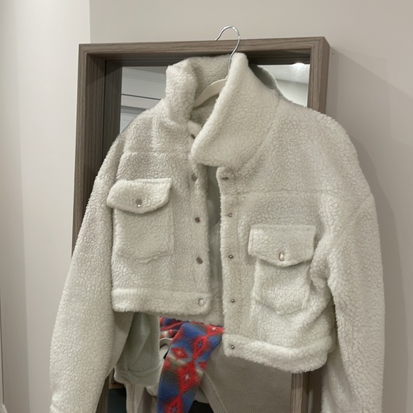 princess polly white cropped jacket - Picture 3 of 3